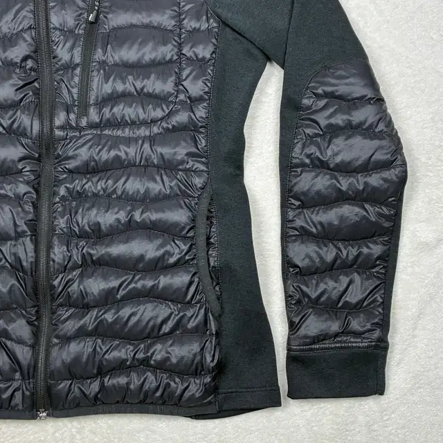 Peak Performance Helium Hybrid Down Jacket - Women's Size Large in Women's - Tops & Outerwear in Edmonton - Image 4