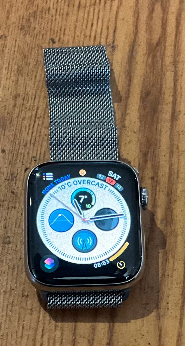 Apple Watch  44mm Stainless Steel Cellular SERIES 4 dans Accessoires pour cellulaires  à Granby