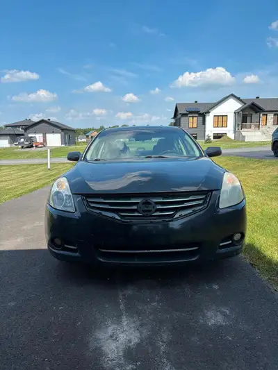 Black Nissan Altima 2.5 S sedan, 229k, automatic, sunroof, power windows & doors. It runs great exce...