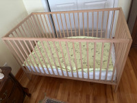 Baby crib with mattress 