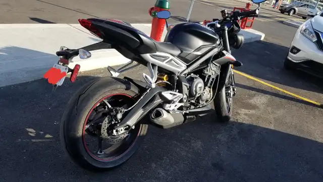 2019 Triumph Street Triple 765cc RS (VERY low mileage) in Sport Bikes in Mississauga / Peel Region - Image 5