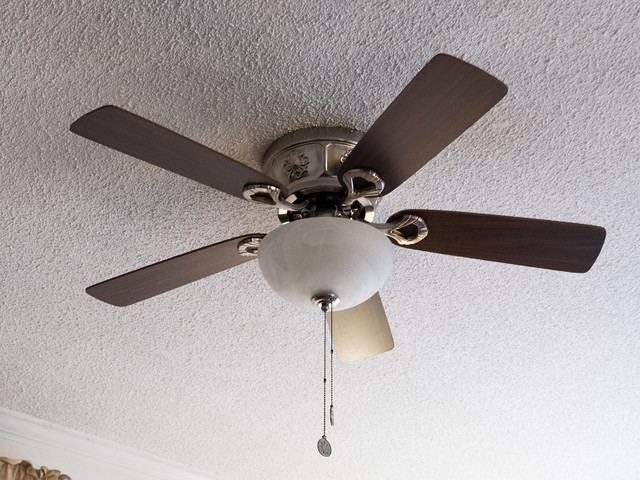 5-blade Ceiling Fan dark wood in Indoor Lighting & Fans in Nanaimo