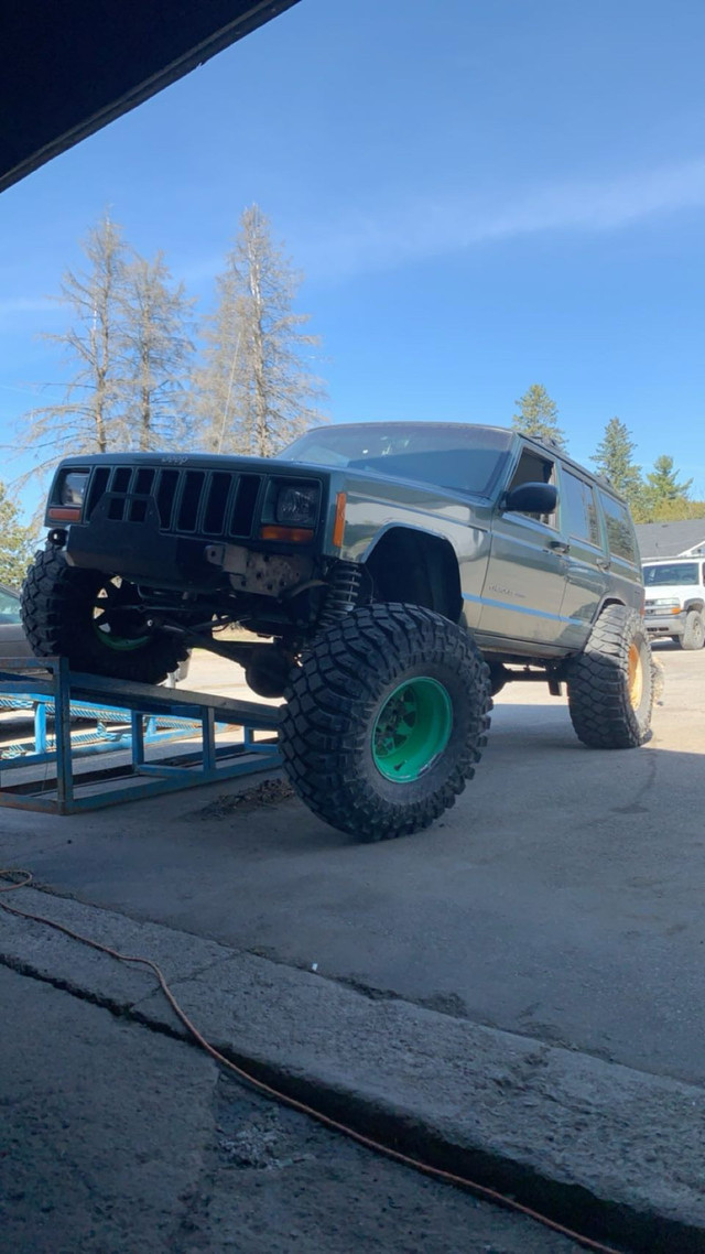 Trades.  2000 Jeep Cherokee in Cars & Trucks in Ottawa - Image 2