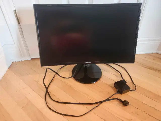 Moniteur Samsung in Monitors in City of Montréal - Image 2