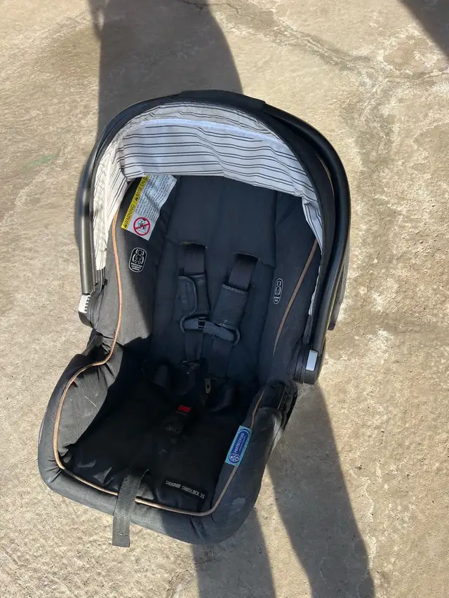 Complete package - Graco stroller + car seat BASE + car seat in Strollers, Carriers & Car Seats in Markham / York Region - Image 10