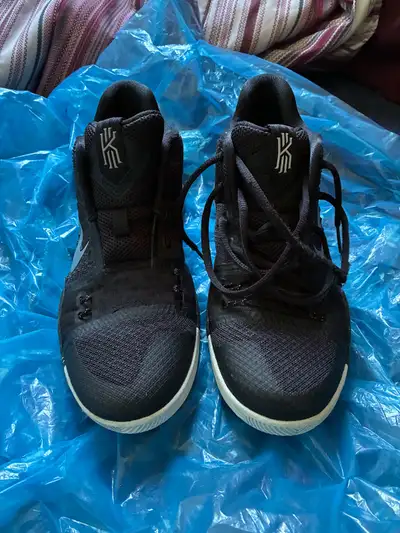 Nike Kyrie 3 size 6, View more