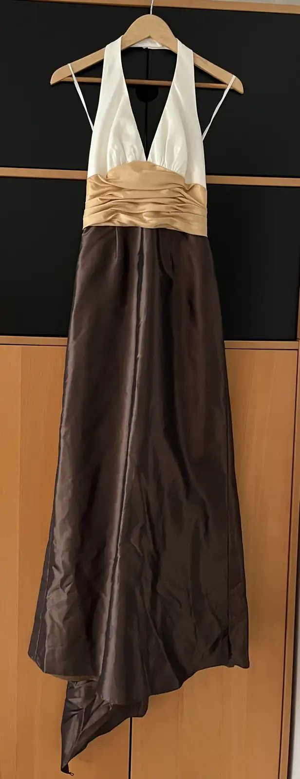 New Halter Gown with slight Train in Women's - Dresses & Skirts in Calgary - Image 5