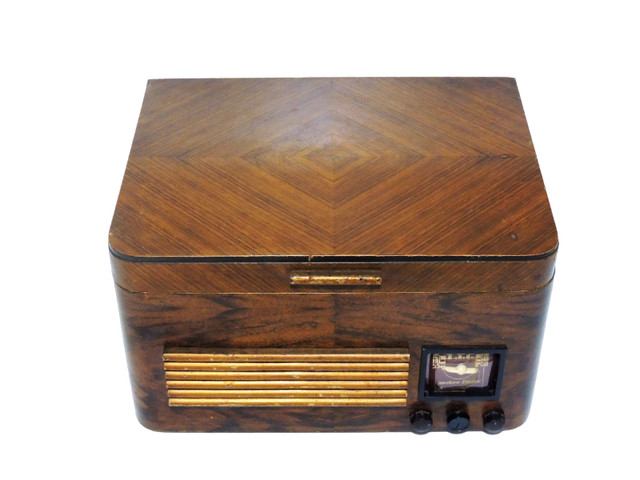 *AS-IS* 1946/1947 Northern Electric 5004 Radio Phonograph in Arts & Collectibles in Oshawa / Durham Region