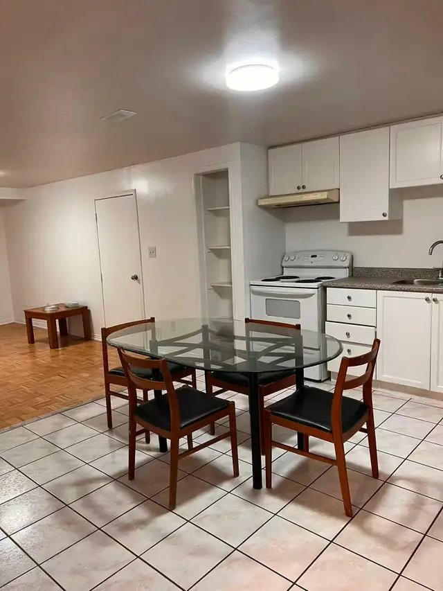 one  basement bed room apartment for rent in Room Rentals & Roommates in City of Toronto - Image 3