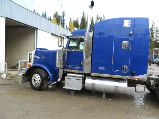 2011 Peterbilt in Heavy Trucks in Prince George - Image 4