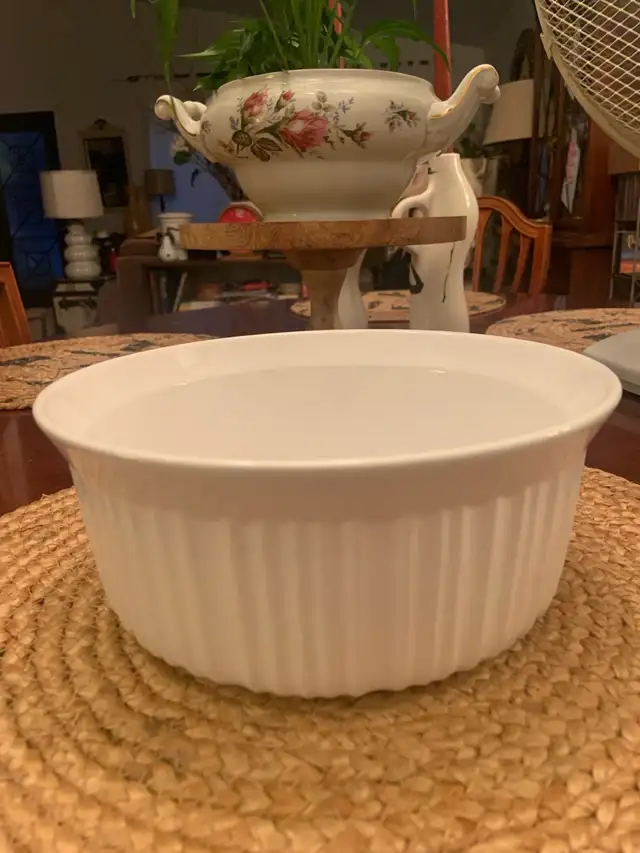 RARE FIND  1990’S ‘ CORNINGWARE FRENCH WHITE STONEWARE  in Kitchen & Dining Wares in Mississauga / Peel Region - Image 7