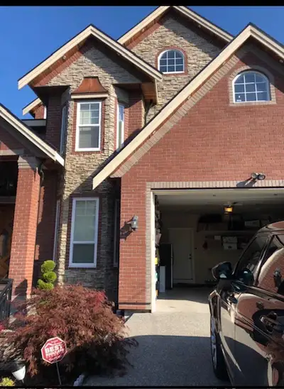 2BR 1WR for rent, easy access to Surrey Centre and King George Sky train. Close to Lena Shaw element...