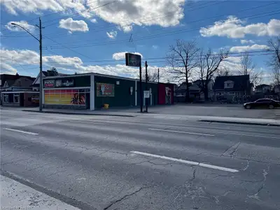 Rare standalone opportunity with ample parking and high visibility near centre mall. 3175 Sq Feet sp...