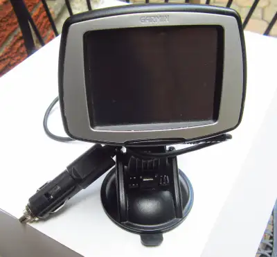Garmin Car GPS Street Pilot C330 model with suction cup stand Garmin Car GPS Street Pilot C330 model...