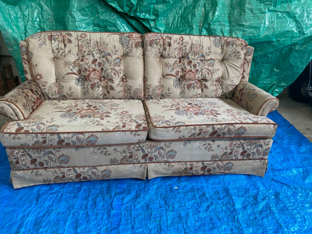 Free sofa bed in Couches & Futons in Barrie