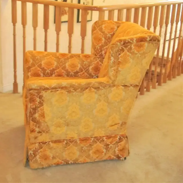 Mid-Century Wingback Arm Chair Original Velveteen Upholstery in Chairs & Recliners in Markham / York Region - Image 6