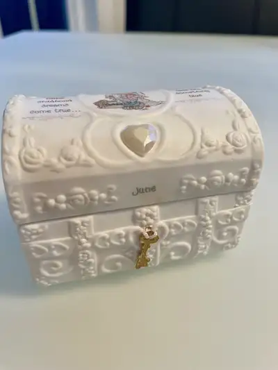 This is a Precious Moments "June" box, a delightful collectible. It's in good, used condition and re...