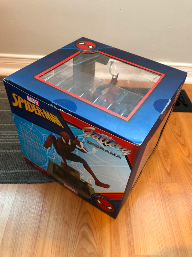 LIKE NEW Spider-Man (90s version) Diamond Gallery PVC Statue in Arts & Collectibles in Cambridge - Image 4