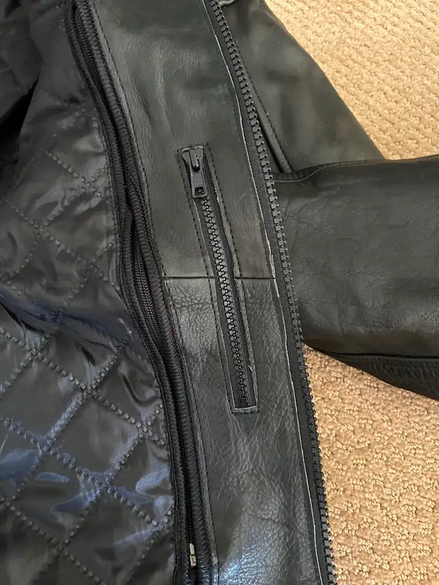 Men’s leather motorcycle jacket with armour in Men's in Lethbridge - Image 6