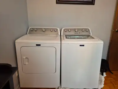 Laveuse et sécheuse Maytag commerciale technologie très bon état acheté en 2020