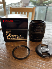Canon EF 50mm f/2.5 Compact-Macro lens