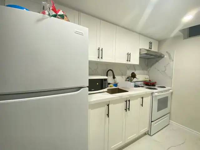 Room for rent female only in Room Rentals & Roommates in City of Toronto - Image 4