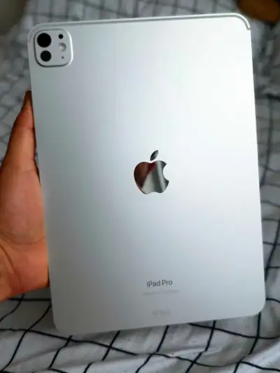 Ipad pro m5 11inch, View more