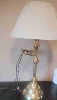 Table lamp and decorative with flowers.