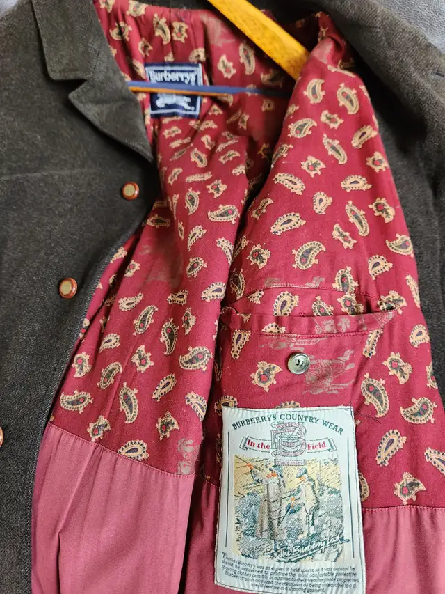 used Burberry's cloth coat in Men's in St. Catharines - Image 4