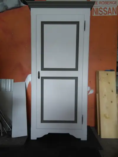 Armoire tout usage de très bonne qualité, View more