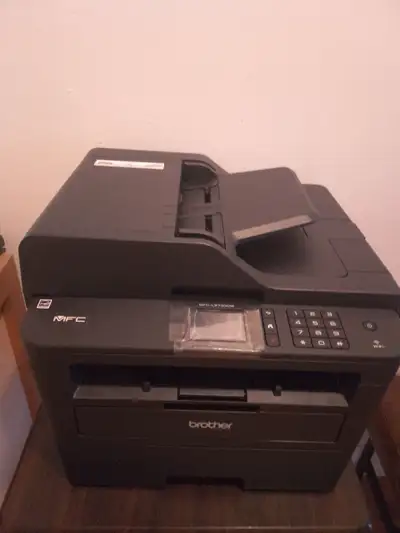 Disponible avec cartouche gratuit Comme neuf peu usagé et sans défauts fonctionnel parfaitement Modè...