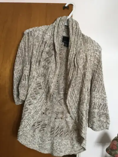 Boléro de tricot beige ,acheté dans une belle boutique,, View more