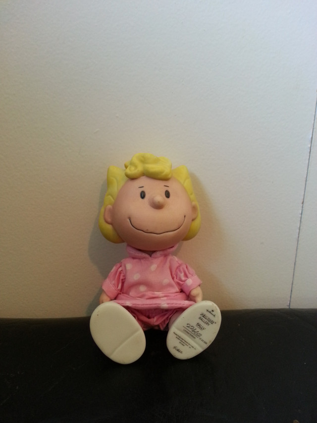 SALLY  ..  HALLMARK  PEANUTS  GALLERY  FIGURE in Arts & Collectibles in Hamilton