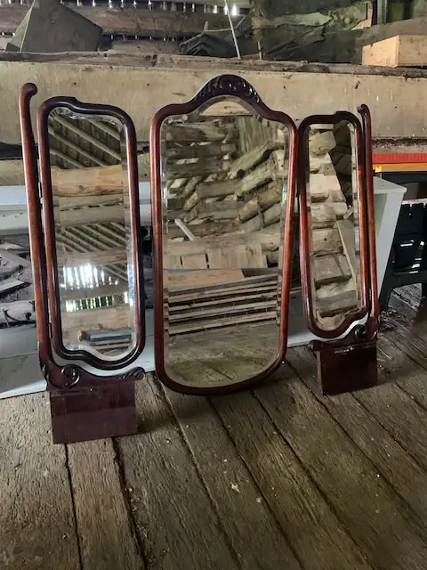 Antique Beveled Mirrors in Home Décor & Accents in Ottawa - Image 4