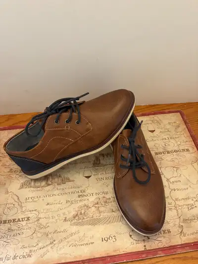 Max and Jake Oliver Shoes – Youth Size 4M – Like New – $20 CAD Lightly worn Max and Jake Oliver lace...