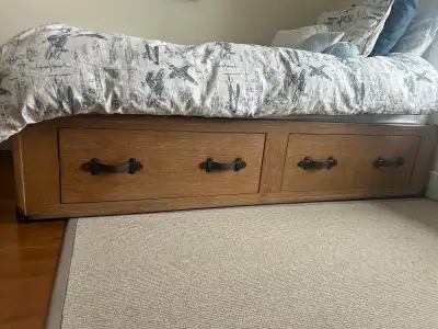 Lit simple Restoration Hardware/ Single Bed, View more