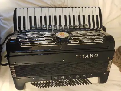 Titano Virtuoso 41-Key / 120-Bass Piano Accordion, View more