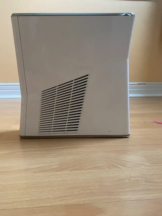Ancienne Xbox 360  in XBOX 360 in Laval / North Shore - Image 6