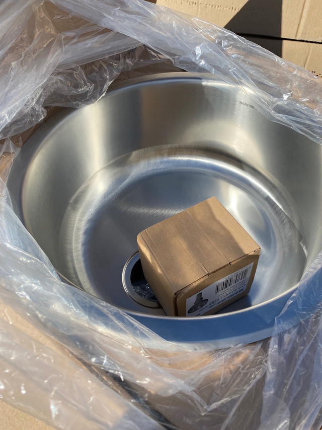 Stainless steel single bowl sink in Plumbing, Sinks, Toilets & Showers in Edmonton
