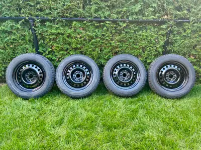 Pneus Toyo Observe GSI-5 225/65R17 avec jantes d’acier 17’’ 5 x 114,3mm en bon état à vendre. Étaien...