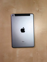Silver iPad mini 4 A1550 with free case
