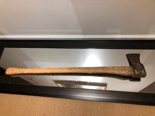 36" Vintage Forester Splitting axe with solid handle. in Hand Tools in Vancouver - Image 3