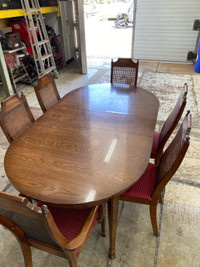 Dinning table and chairs 