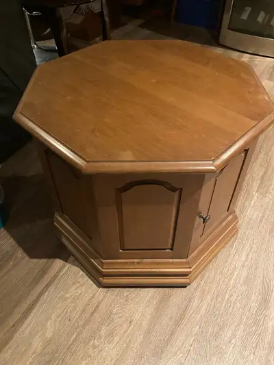 Table octogonale avec rangement, Hauteur: 20po, Diamètre 26po, View more