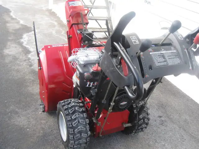 souffleuse craftsman 11.5 H.P. hydro -cylindre en acier 30 pouce in Snowblowers in Laval / North Shore - Image 4