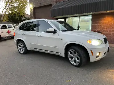 Experience premium performance with this 2010 BMW X5, a sophisticated SUV featuring a powerful turbo...