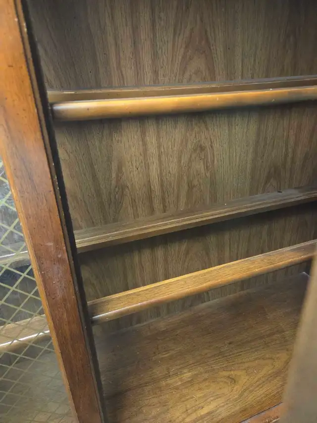 Large hutch in Free Stuff in St. Catharines - Image 3