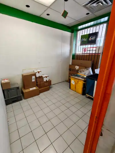 A corner space on finch and dufferine for rent.... with busy traffic, would perfer electronic store...