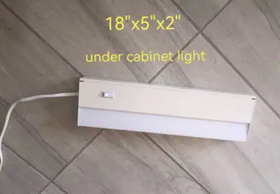 Brighten up your kitchen with this used under cabinet light, measuring 18"x5"x2". It's in good worki...