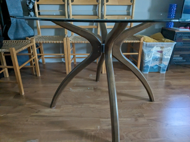 Round Glass Table and 5 Rawhide Ladder Back Chairs Dining Tables & Sets City of Toronto Kijiji